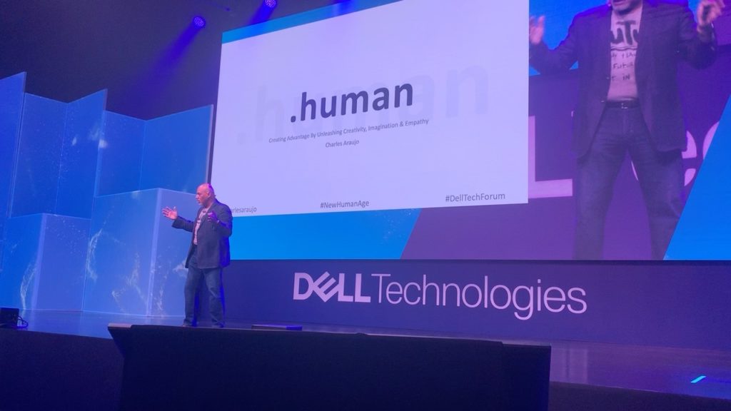 A picture of Charles Araujo on stage at the Dell Technology Forum in Mexico